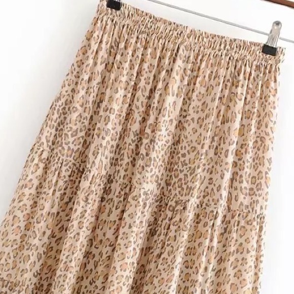 LAST ONE Leopard Ruched Skirt - Picture 12 of 16